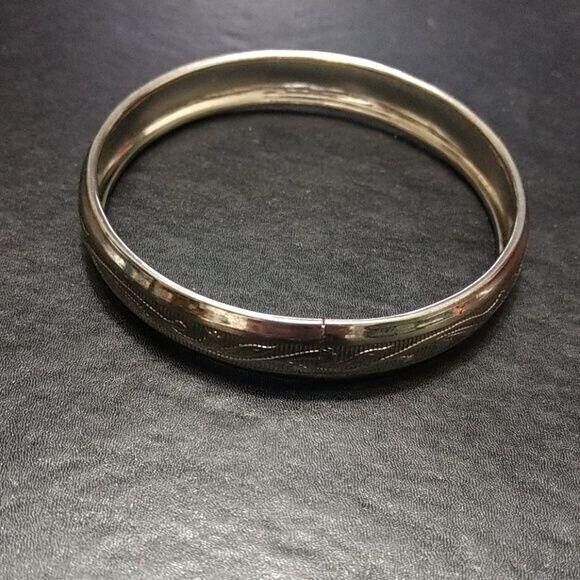**Final Sale** Silver tone bangle bracelet Approx 9 inches - Picture 4 of 7